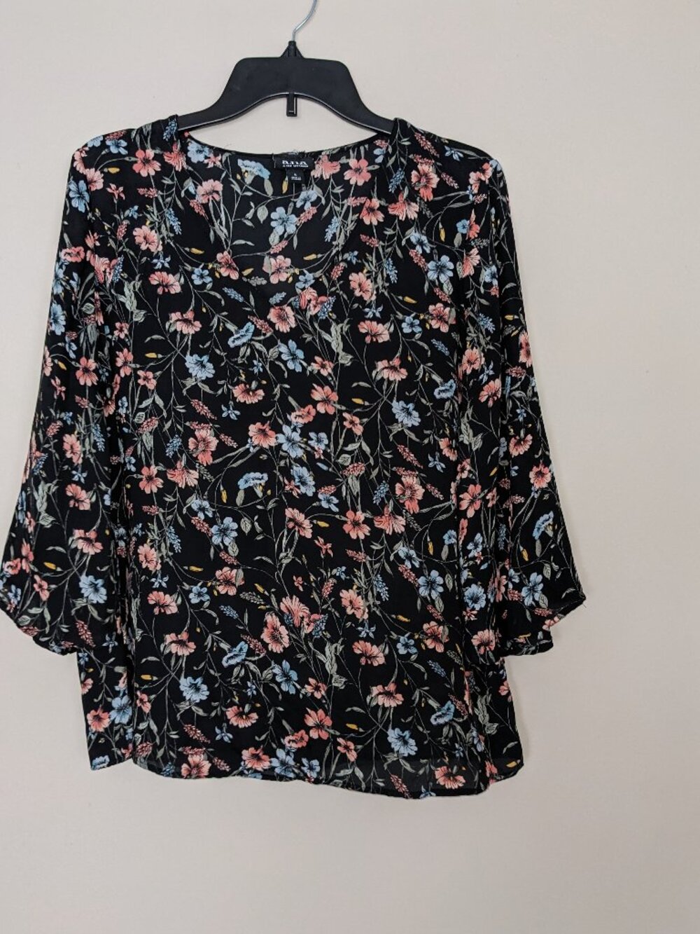 A New Approach (A.N.A.) Flutter Sleeve Floral Top Sz L